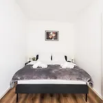 Direkt Am Koenigsplatz - Ideal Fuer Stadterkundung I Fussball-tisch I Perfekt Fuer Familien & Freunde & Business * Augsburg