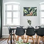 Direkt Am Koenigsplatz - Ideal Fuer Stadterkundung I Fussball-tisch I Perfekt Fuer Familien & Freunde & Business