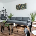 Direkt Am Koenigsplatz - Ideal Fuer Stadterkundung I Fussball-tisch I Perfekt Fuer Familien & Freunde & Business Apartment *