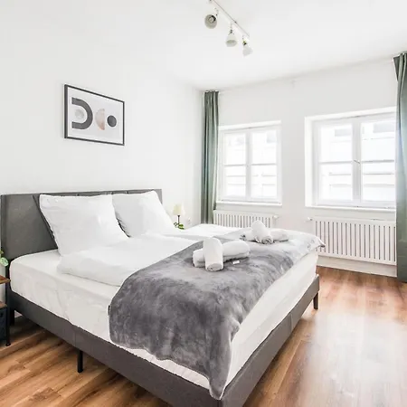 Direkt Am Koenigsplatz L Fuer 8 Personen L Beamer L Foosball Appartement Augsbourg