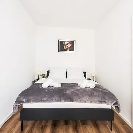 Direkt Am Koenigsplatz L Fuer 8 Personen L Beamer L Foosball * Augsburg