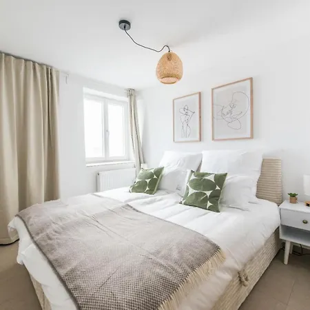 Direkt Am Koenigsplatz - Ideal Fuer Stadterkundung I Fussball-tisch I Perfekt Fuer Familien & Freunde & Business Apartment
