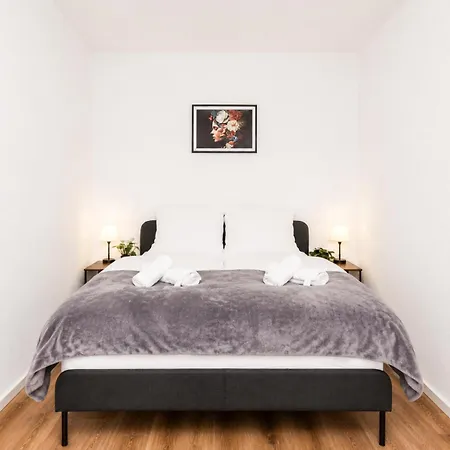 Zentral & Modern I Perfekt Fuer City-trip I Familien & Freunde & Business I Fussball-tisch *