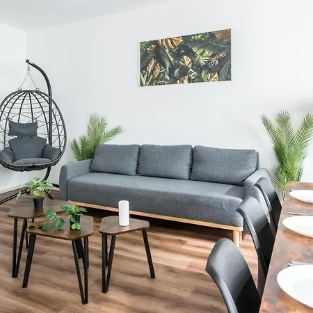 Zentral & Modern I Perfekt Fuer City-trip I Familien & Freunde & Business I Fussball-tisch Appartamento *