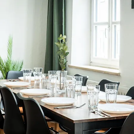 Zentral & Modern I Perfekt Fuer City-trip I Familien & Freunde & Business I Fussball-tisch